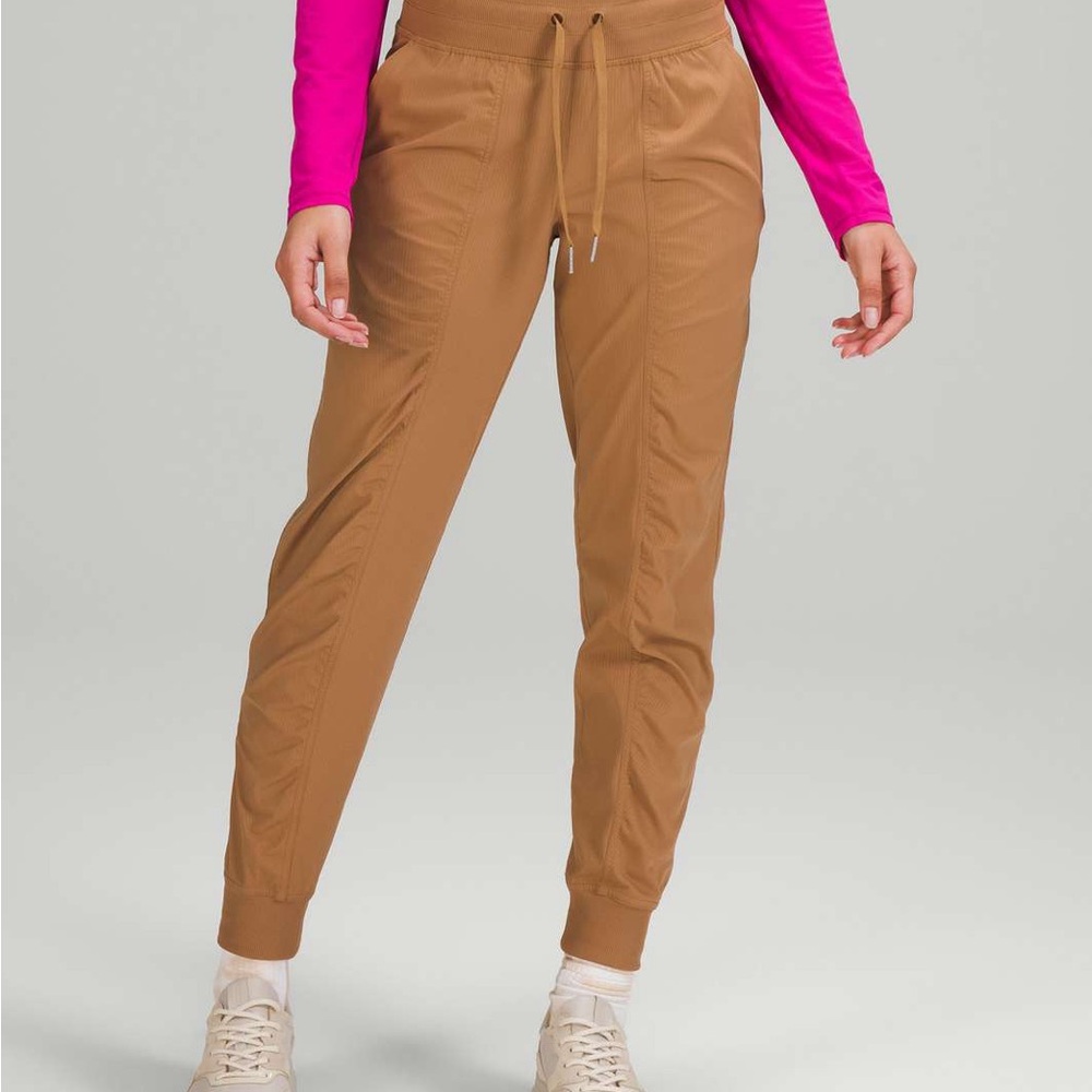 Lululemon Dance Studio Mid-Rise Jogger
Bold Beige